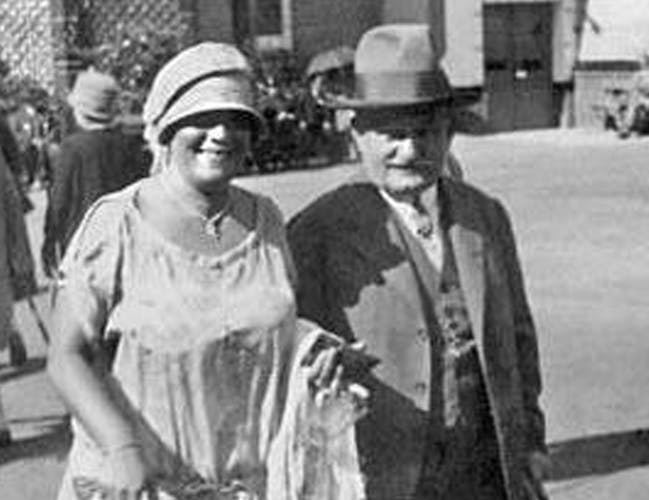 A black and white picture of Leoš Janáček and Kamila Stösslová