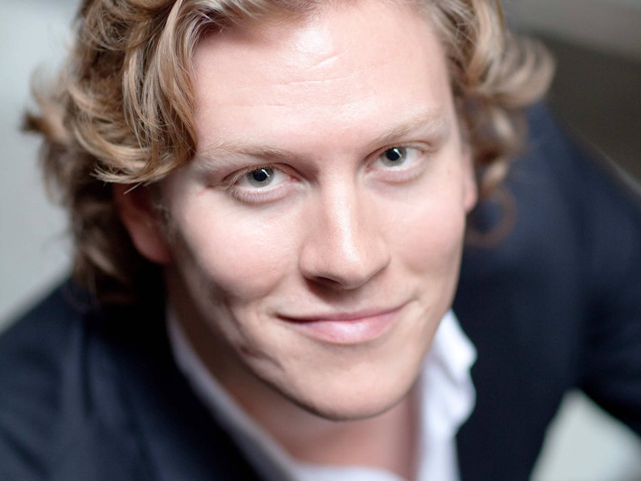 Headshot of Bass-baritone Gordon Bintner.