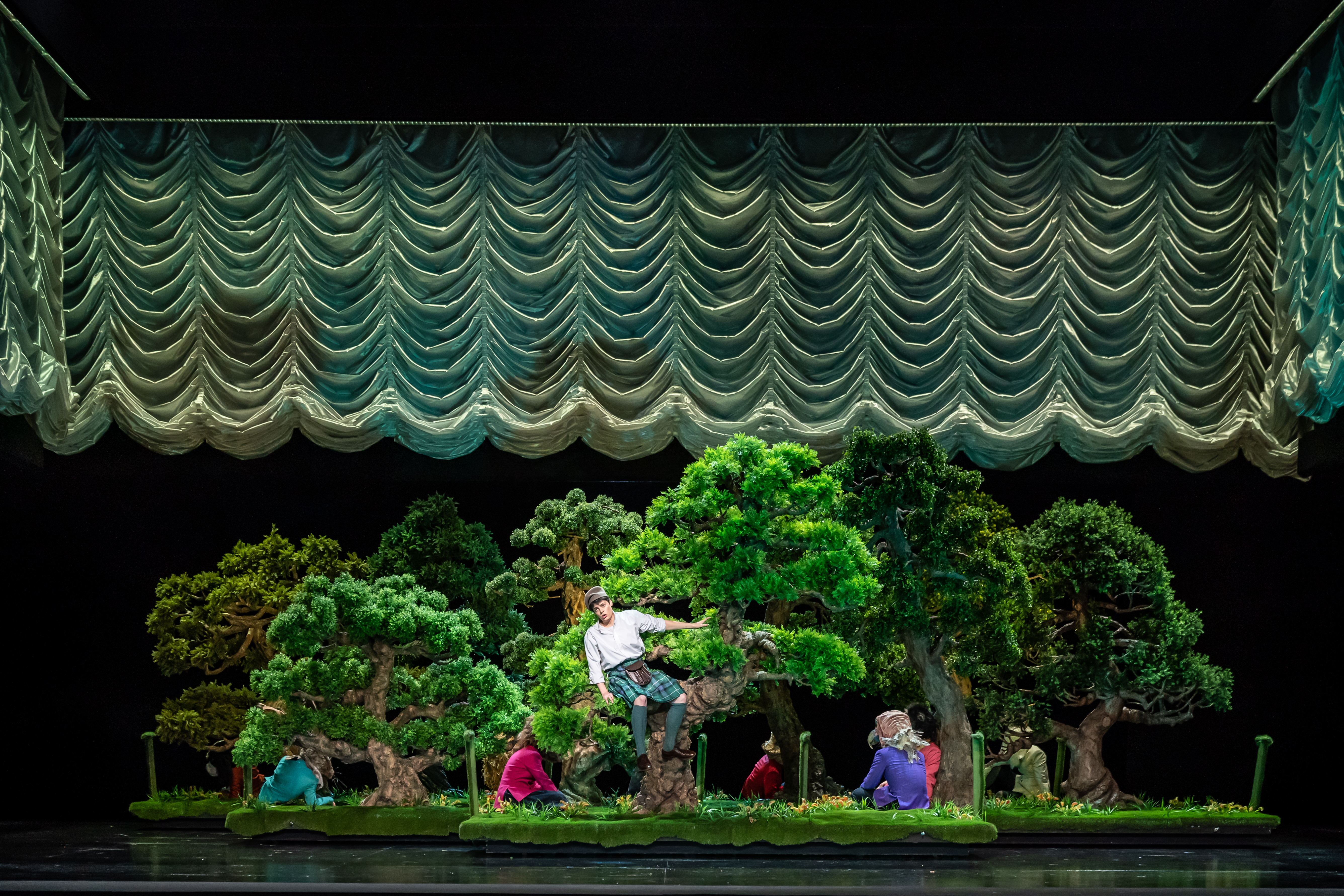 Emily D'Angelo as Ruggiero in Alcina ©2022 Marc Brenner (1 of 12)