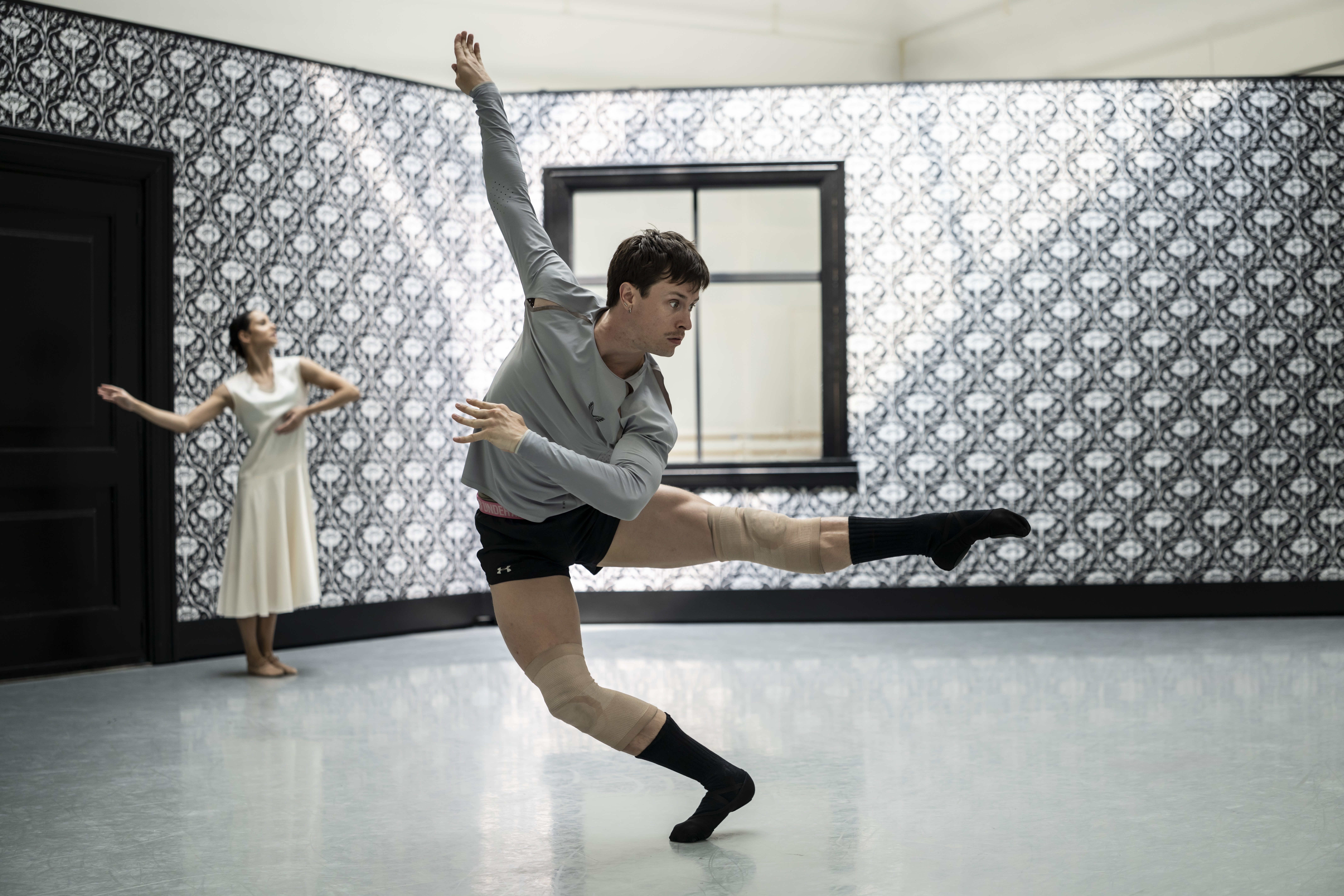 Calvin Richardson in rehearsal for León and Lightfoot’s Shoot the moon (2 of 6)