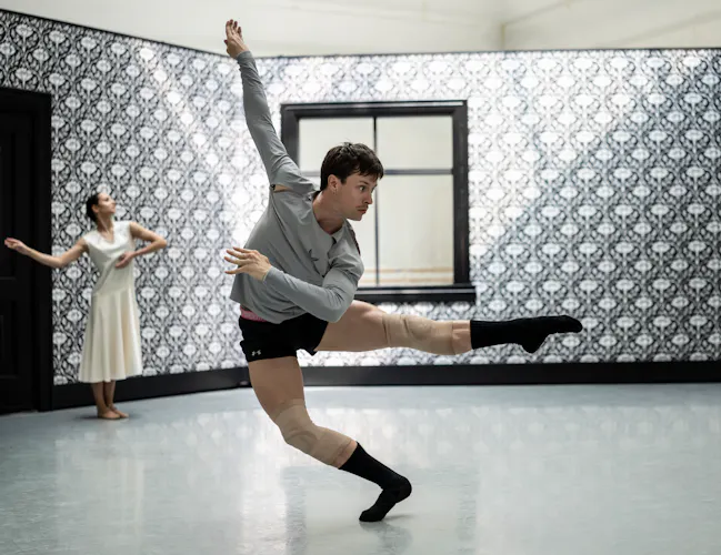 Calvin Richardson in rehearsal for León and Lightfoot’s Shoot the moon (2 of 6)