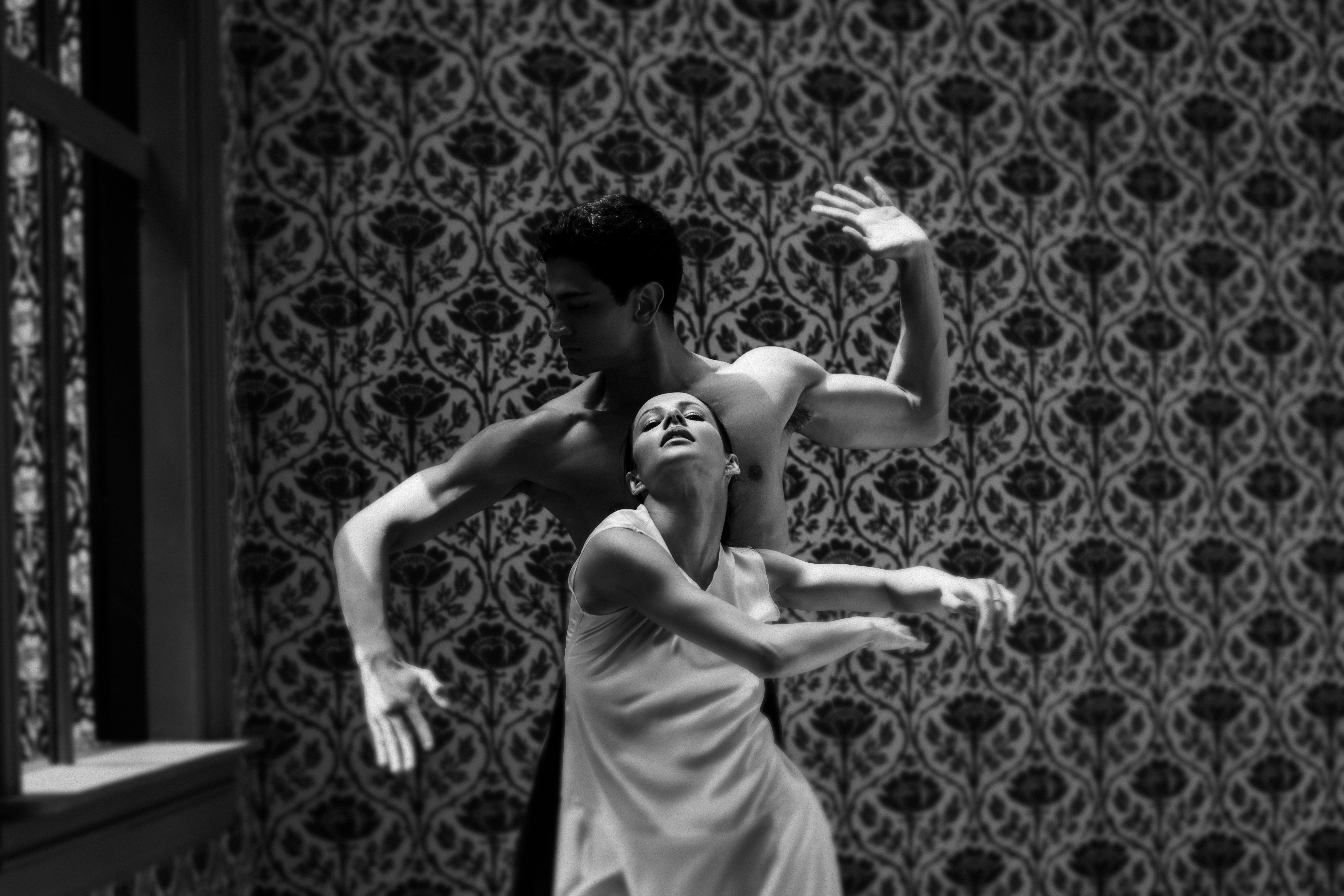 Francesca Hayward and Denilson Almeida in rehearsal for León and Lightfoot’s Shoot the moon (1 of 6)
