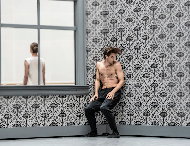 Lukas B. Brændsrød in rehearsal for León and Lightfoot’s Shoot the moon (4 of 6)