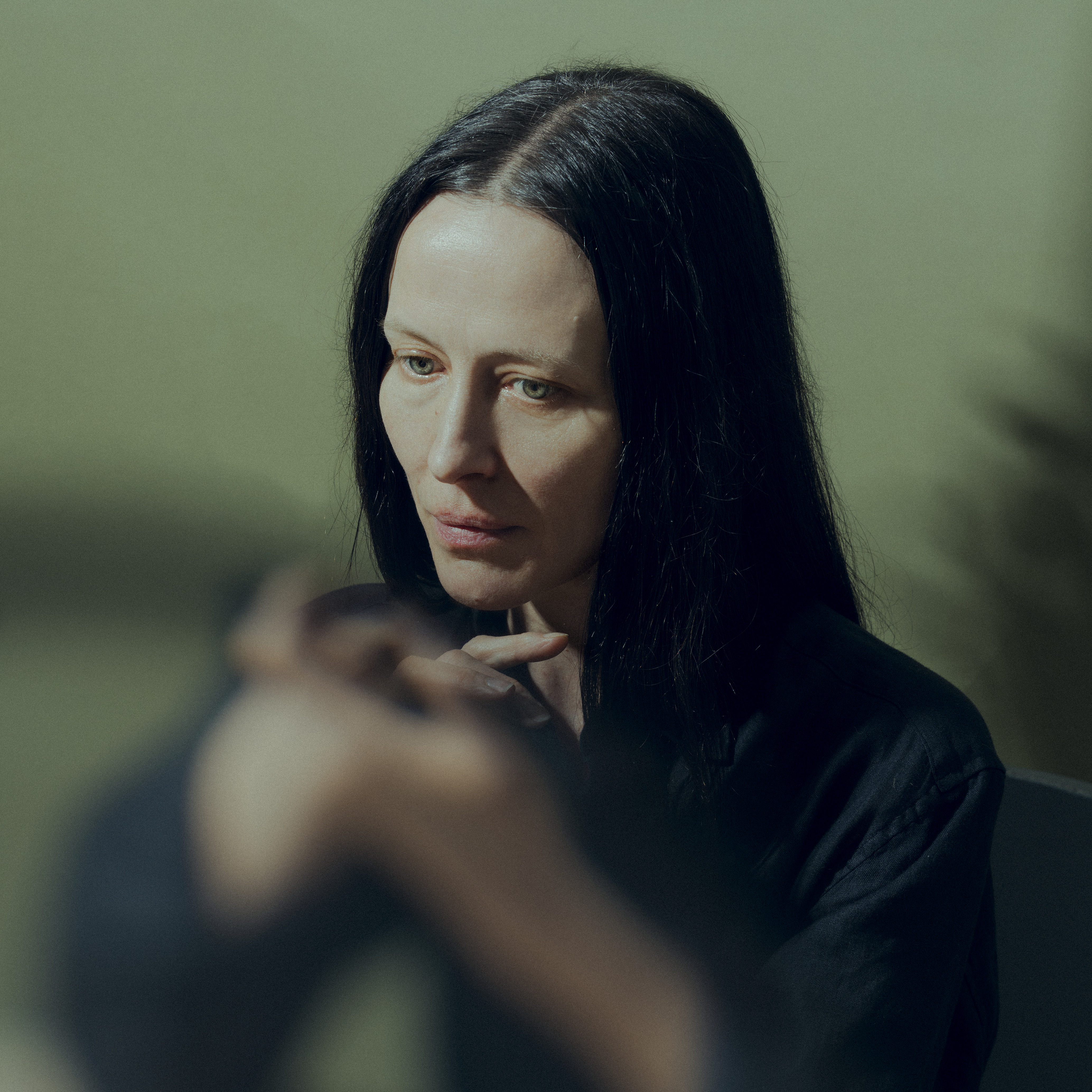Keeley Forsyth © Jose M. Spínola – HAND TO MOUTH TO (1 of 6)