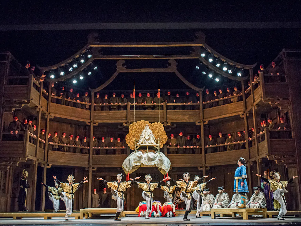 The cast of Turnadot perform in front of an audience at the Royal Opera House.
