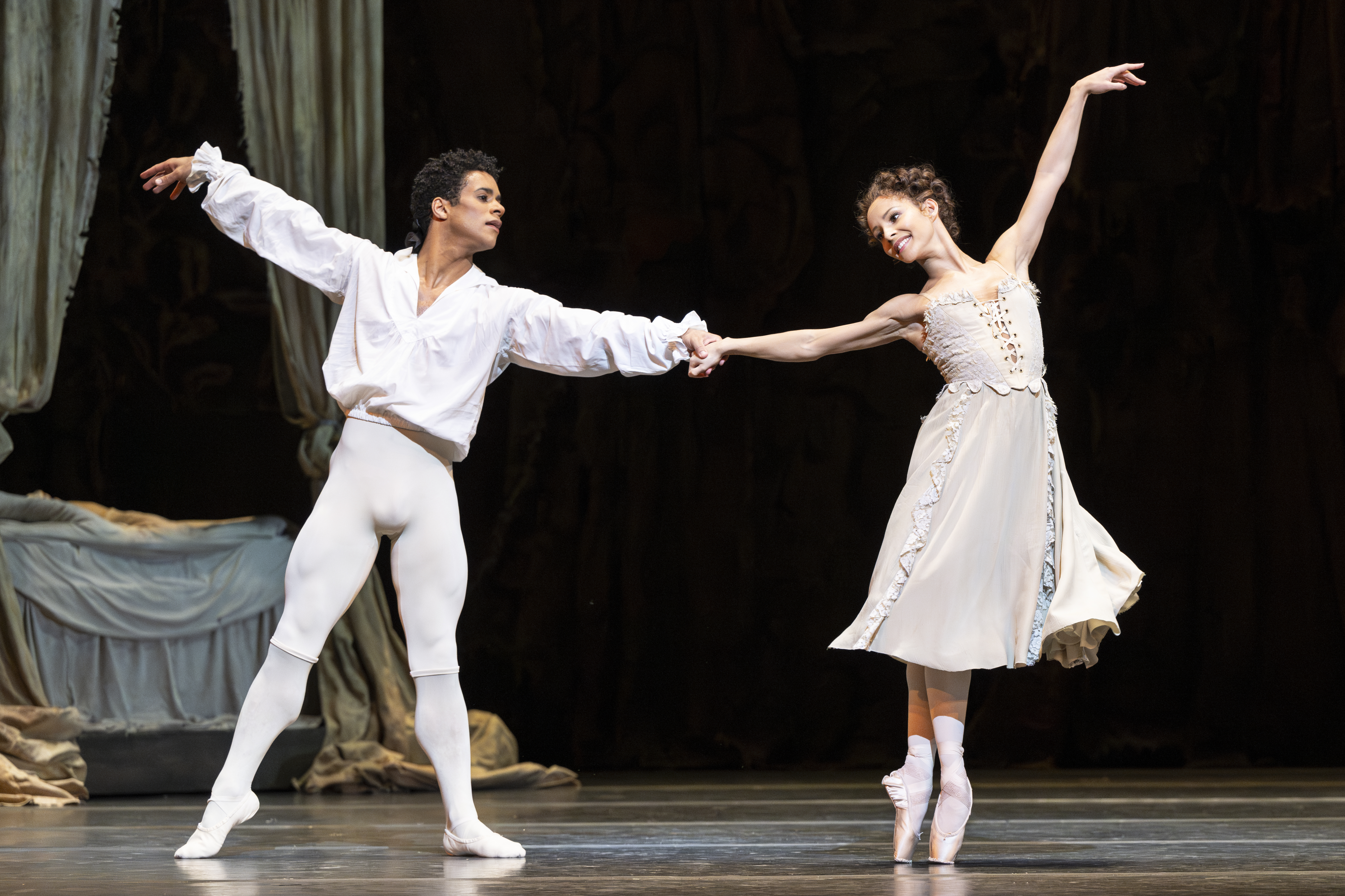 Francesca Hayward as Manon and Marcelino Sambé as Des Grieux in Manon ©2024 Foteini Christofilopoulou (8 of 11)