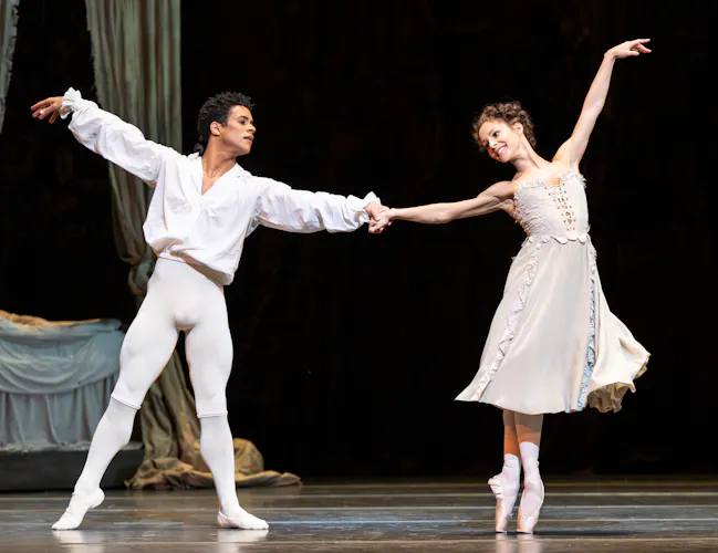 Francesca Hayward as Manon and Marcelino Sambé as Des Grieux in Manon ©2024 Foteini Christofilopoulou (8 of 11)