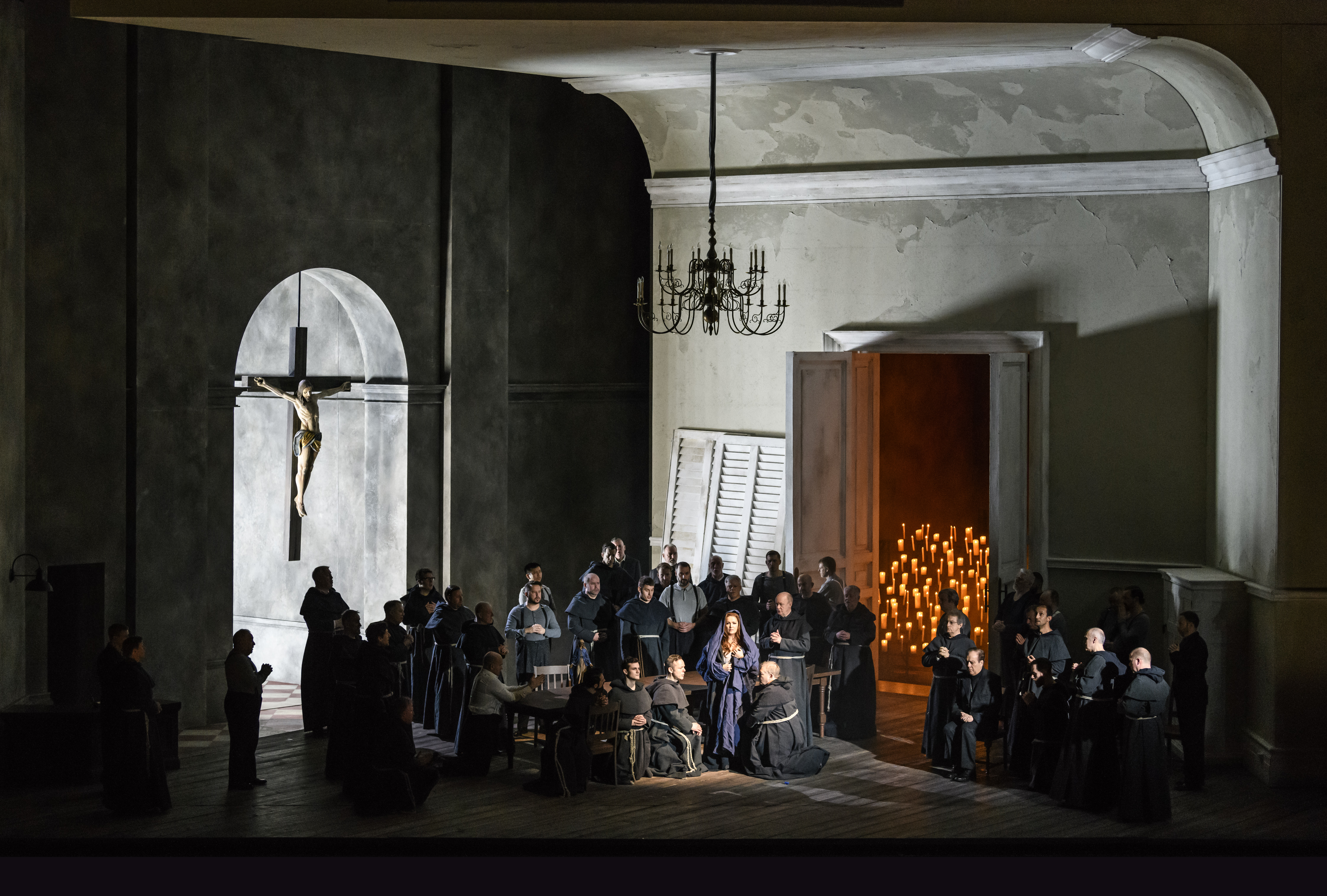 The cast of Forza Del Destino onstage during a performance.