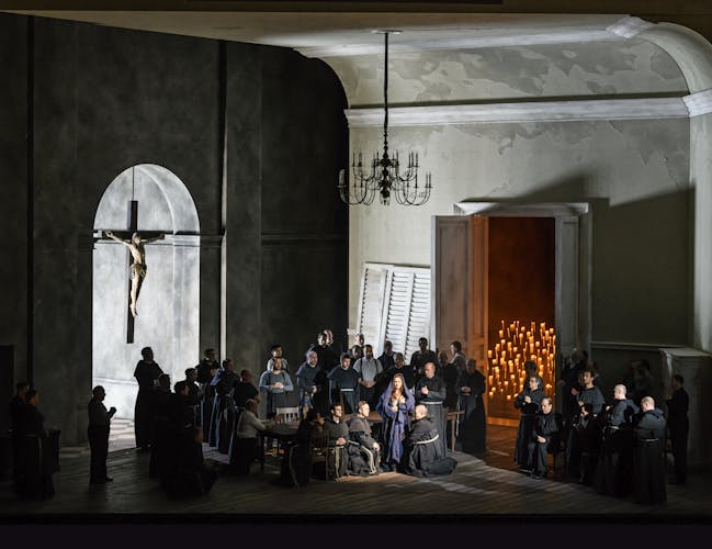 The cast of Forza Del Destino onstage during a performance.