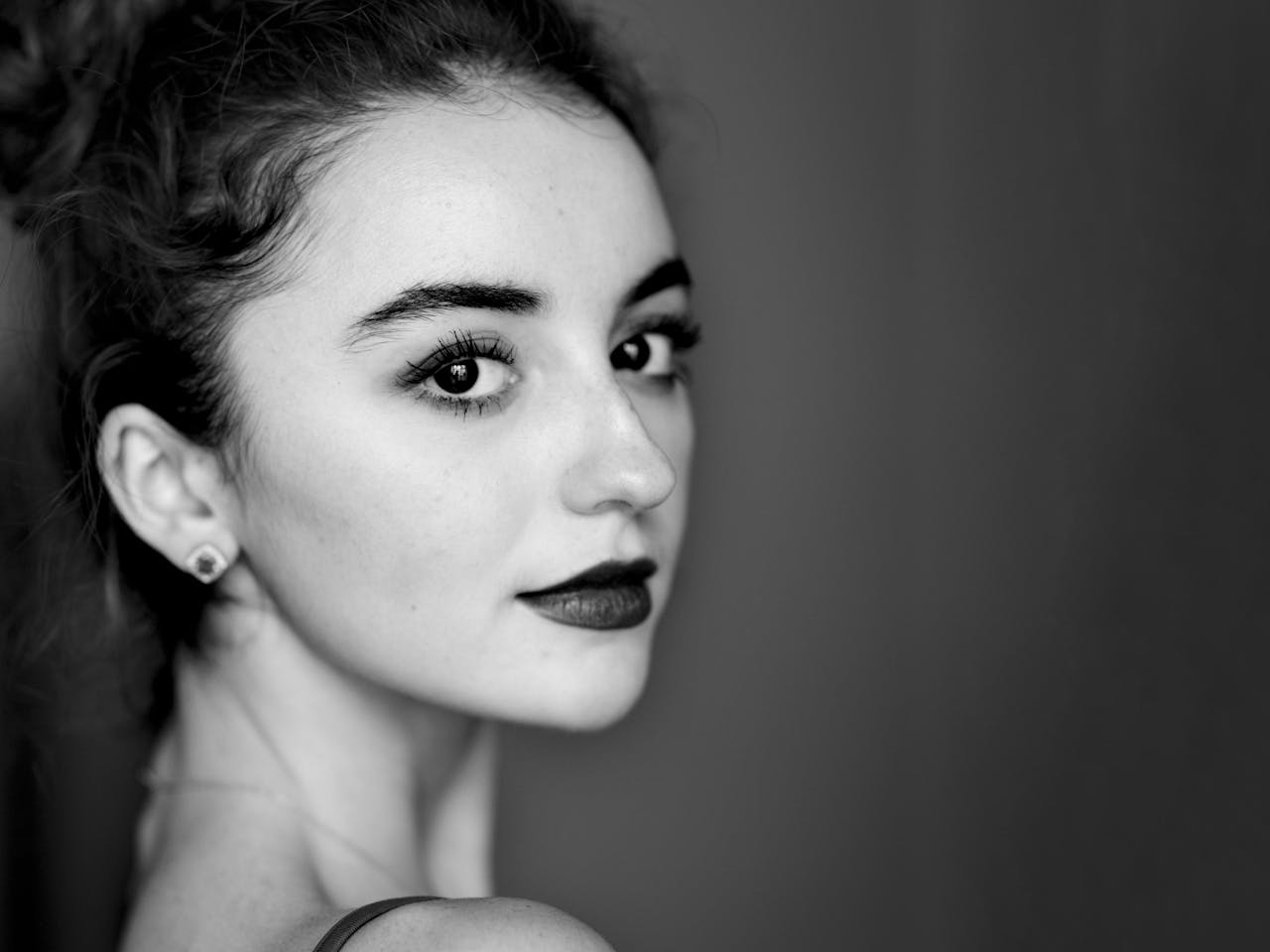 Headshot of Royal Ballet dancer Viola Pantuso.