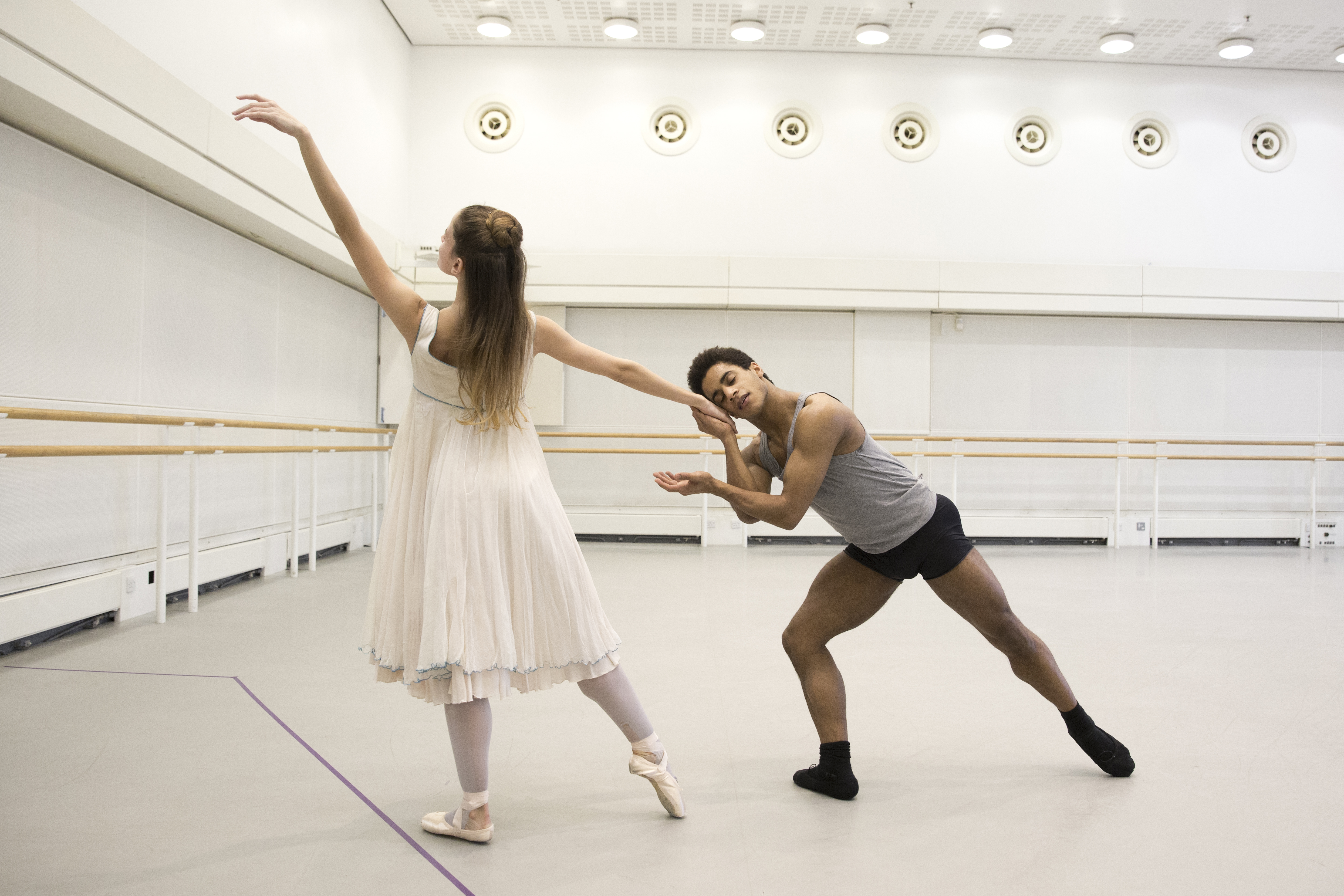 Зимняя сказка балет большой театр. Flutes dance of the mirlitions. Песня балета видео. Песня балета видео. Tonight prima ballerina обложки.