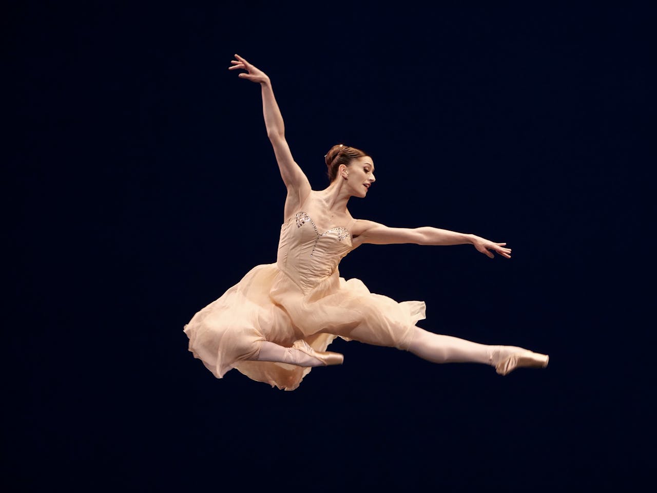 Marianela Nunez in Tchaikovsky Pas de Deux, Royal Ballet Live. © ROH 2020. Photo by Rachel Hollings