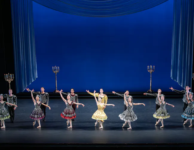 Momoko Hirata and Mathias Dingman with Artists of Birmingham Royal Ballet © Johan Persson. (5 of 11)