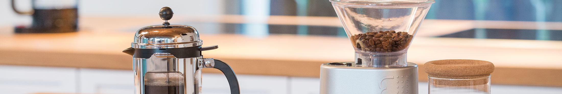 Brygg en god kopp kaffe med en ny kaffebryggare från någon av våra populära varumärken. Här hittar du även vattenkokare som du enkelt kan brygga tevatten med i önskad temperatur.