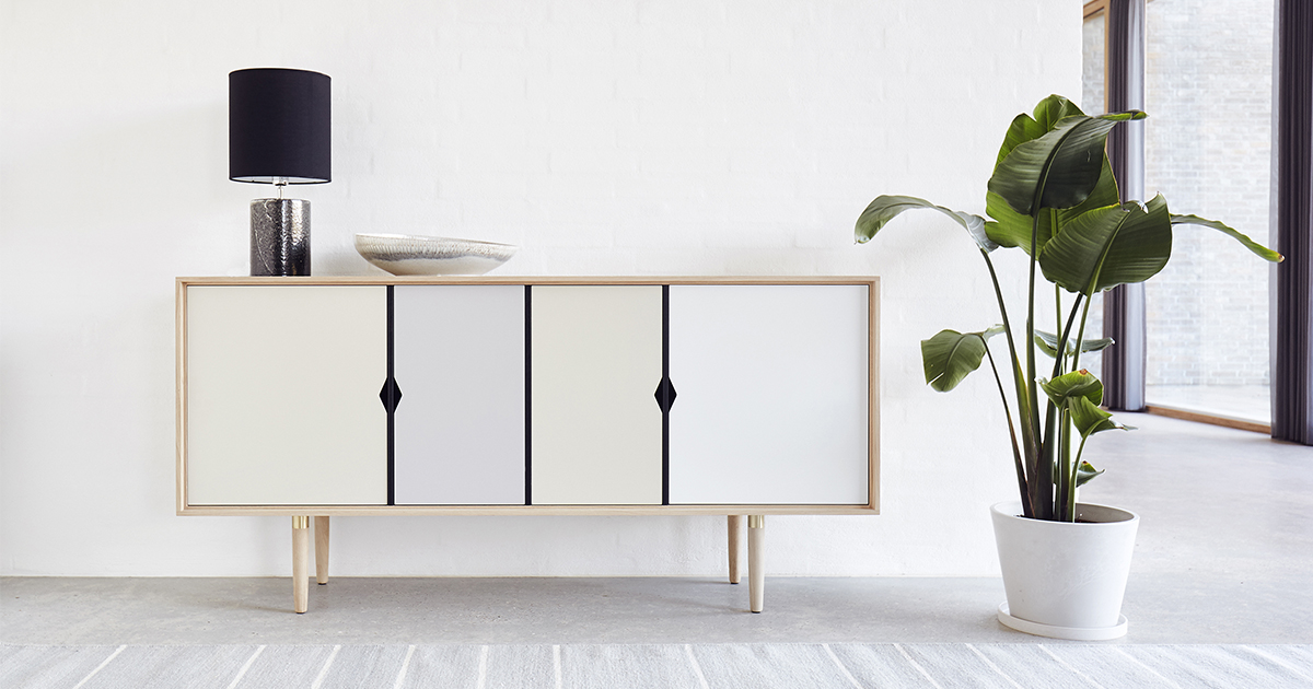 TAC Stol, ValnøttMessingHvit Andersen @ RoyalDesign.no TAC Stol, ValnøttMessingHvit Andersen @ RoyalDesign.no