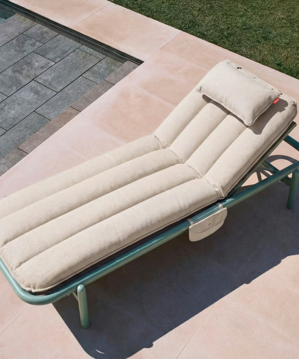 Fatboy solseng med myke puter og lysegrønn ramme