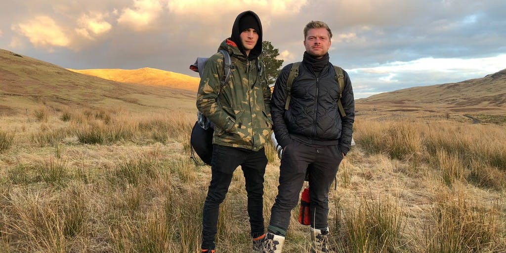 JayJay Boske, Niels Oosthoek, Rijk Hofman en Iris Enthoven samen met Bekende Nederlanders gedropt in ruwste natuur    