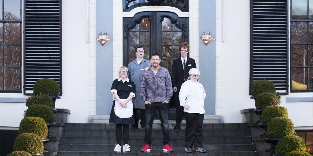 Johnny de Mol opent nieuw ‘Hotel SynDroom’