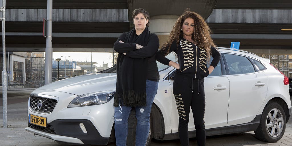 Michella Cox ‘wint’ ‘Slechtste Chauffeur Van Nederland VIPS’ en rijdt door bij RTL XL