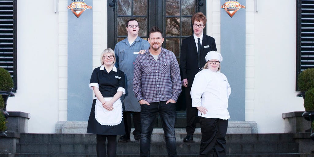 Johnny de Mol opent nieuw ‘Hotel SynDroom’