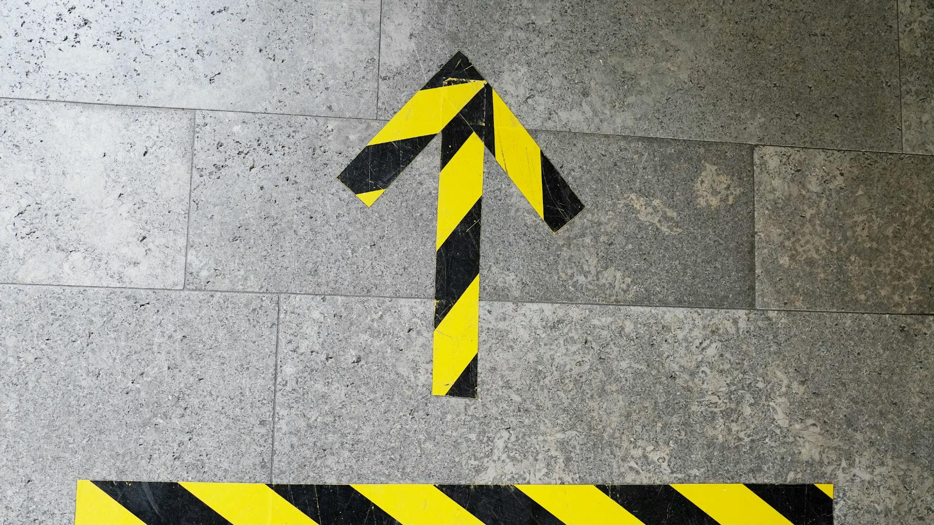 You can see an arrow glued to the floor, which is intended to represent marketing controlling in an abstract way