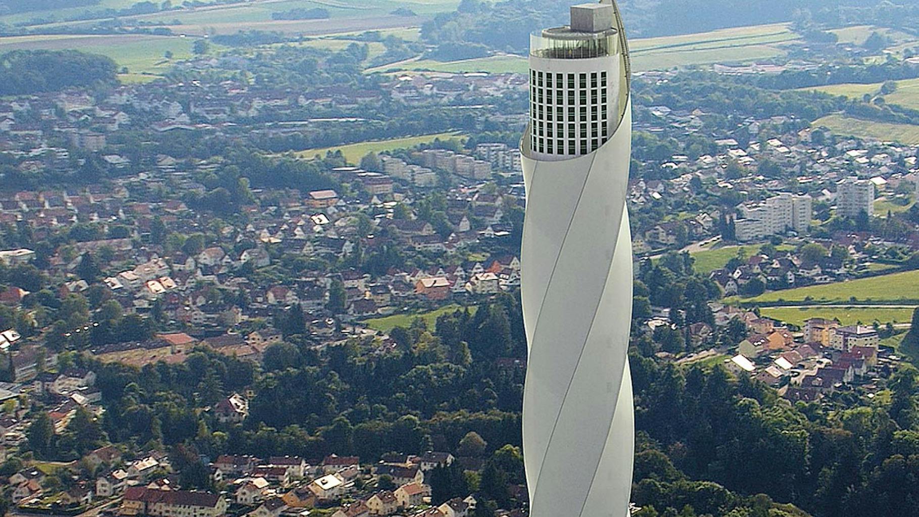 The photo shows the Thyssenkrupp lift test tower in Rottweil with a view of the surrounding landscape