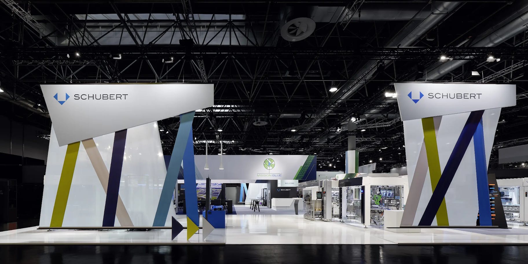 Ein Foto zu dem Messeauftritt von dem Kunde Schubert mit gestaltetem Messestand der Ruess Group GmbH.