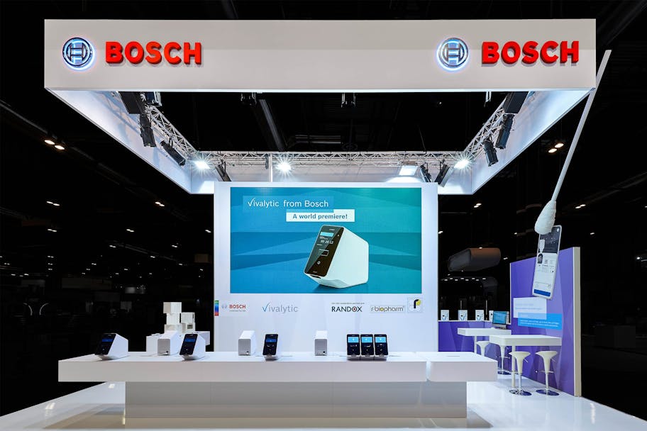 Die Frontalansicht vom Bosch-Messestand 