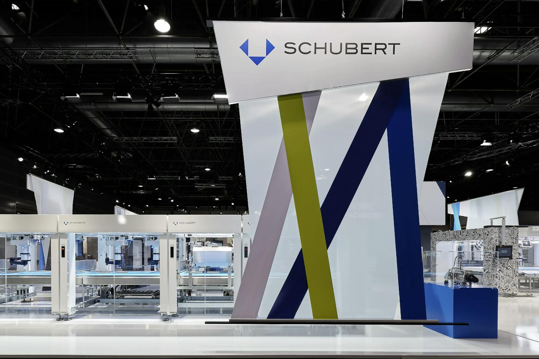 Ein Foto zu dem Messeauftritt von dem Kunde Schubert mit gestaltetem Messestand der Ruess Group GmbH.