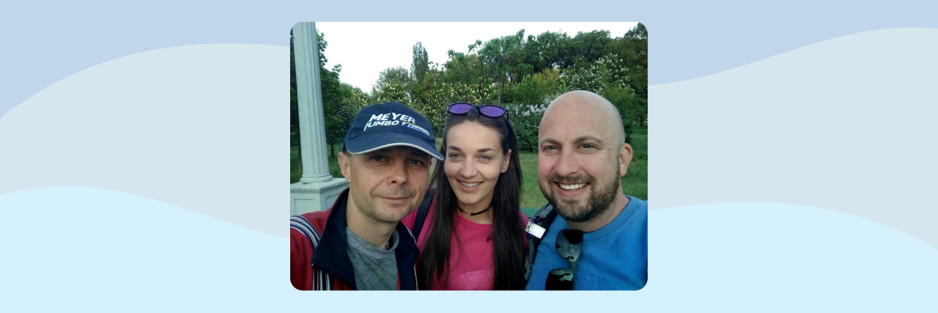 На зображенні - волонтер Runday Краматорськ - Євген Миргородський, Альона Лащенко та Іан Бідер