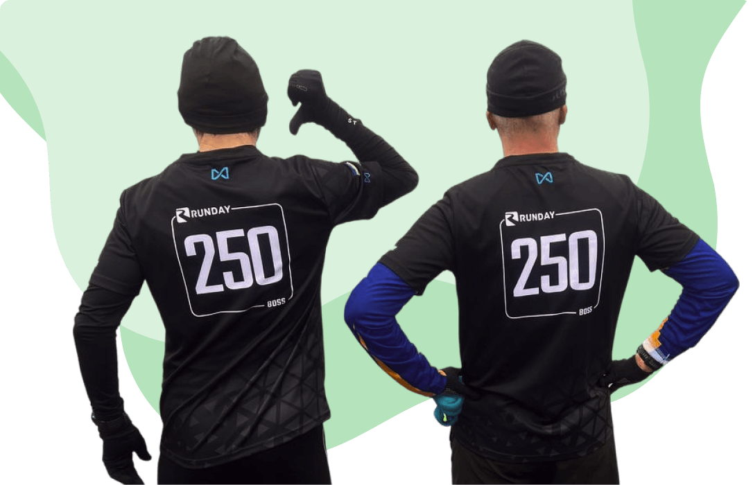 На зображенні - спонсори Runday у фірмових футболках Runday