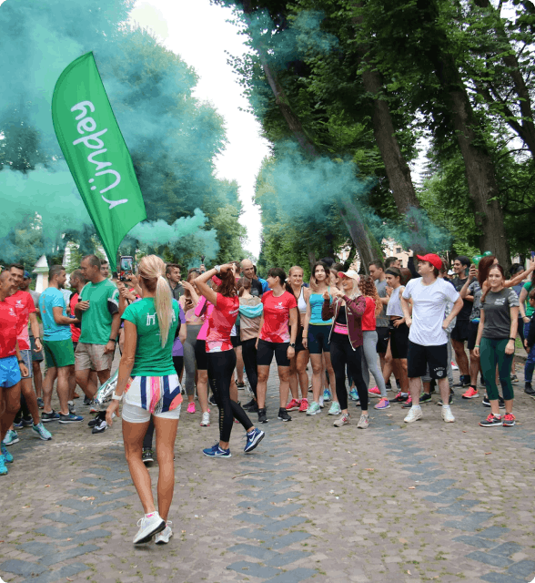 In the picture - the participants are preparing for the Runday race