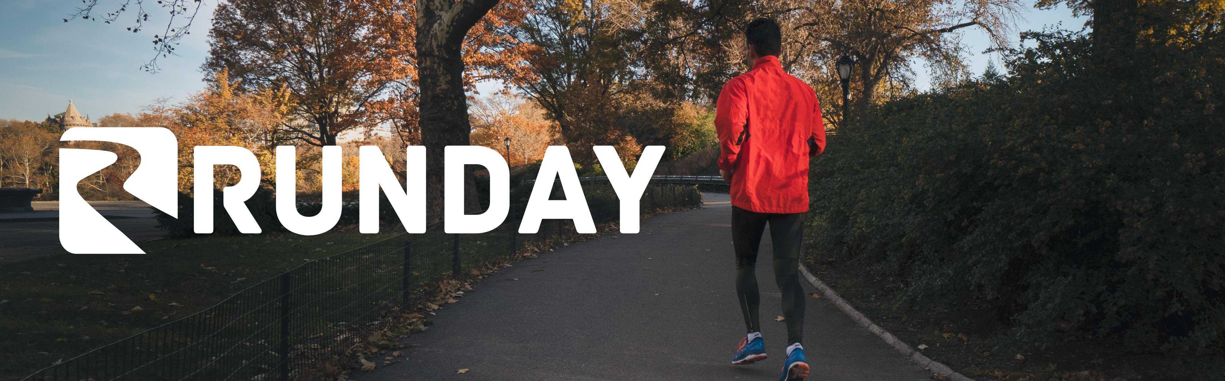 На зображенні - бігун Runday у червоній куртці біжить в парку