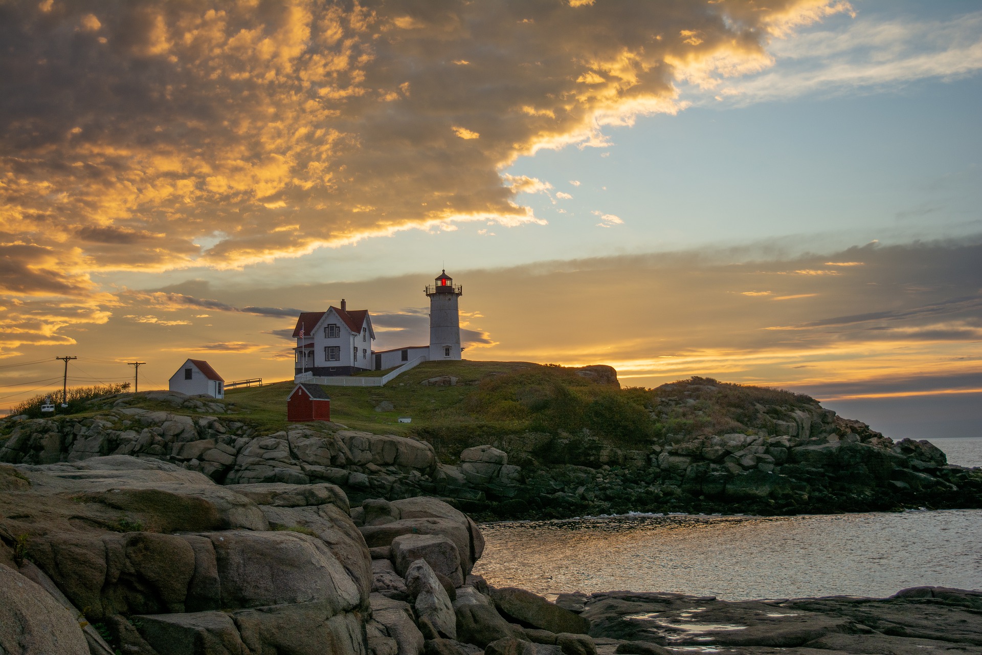 Main Lighthouse & Ocean Seaside Views