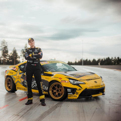 Watch this driver perfect the Norwegian drift