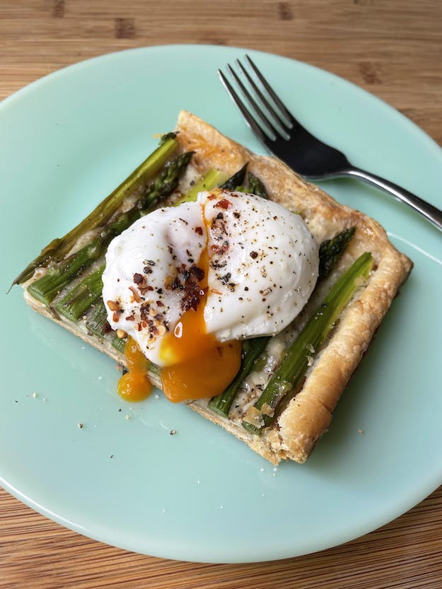 asparagus tart with poached egg over it