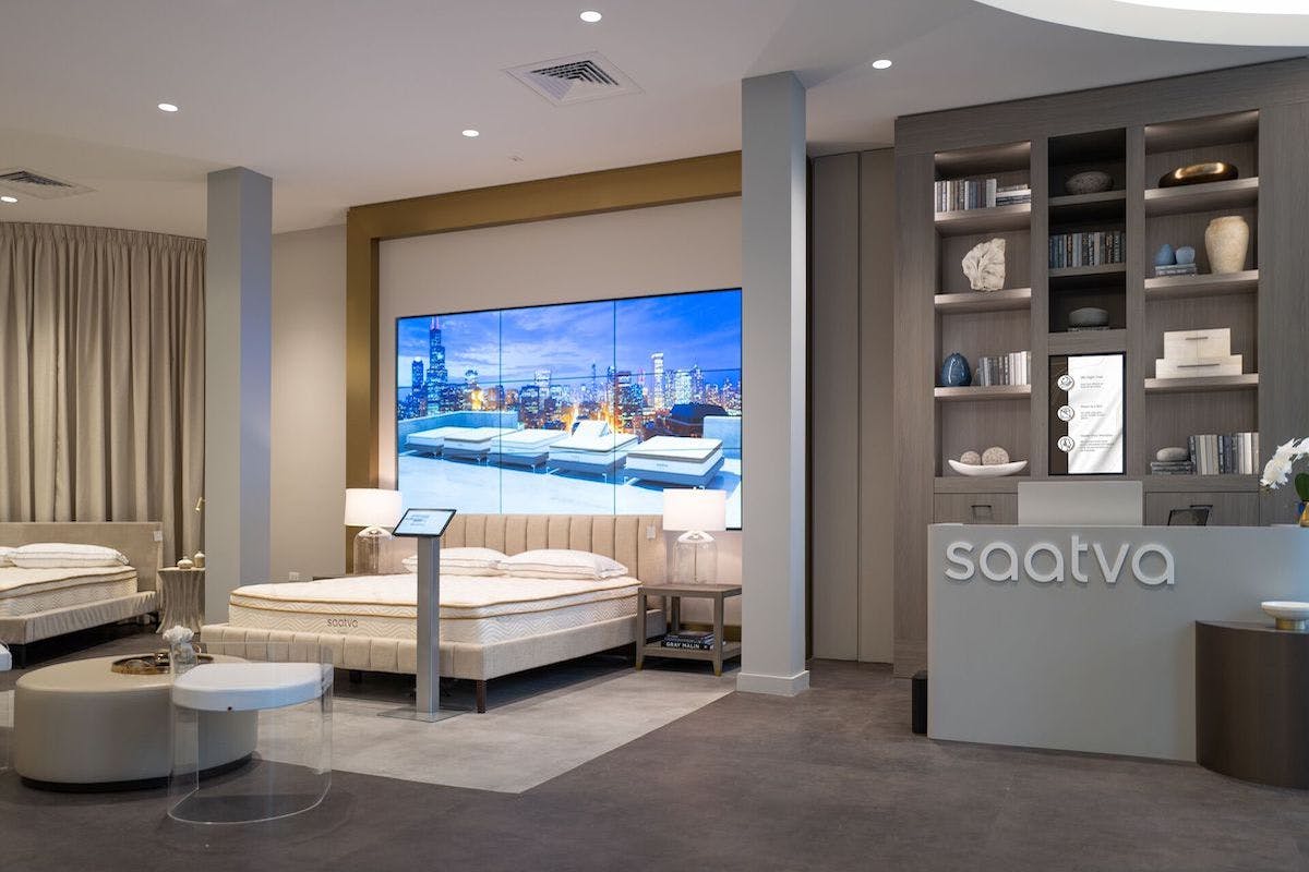 saatva viewing room in lincoln park, chicago