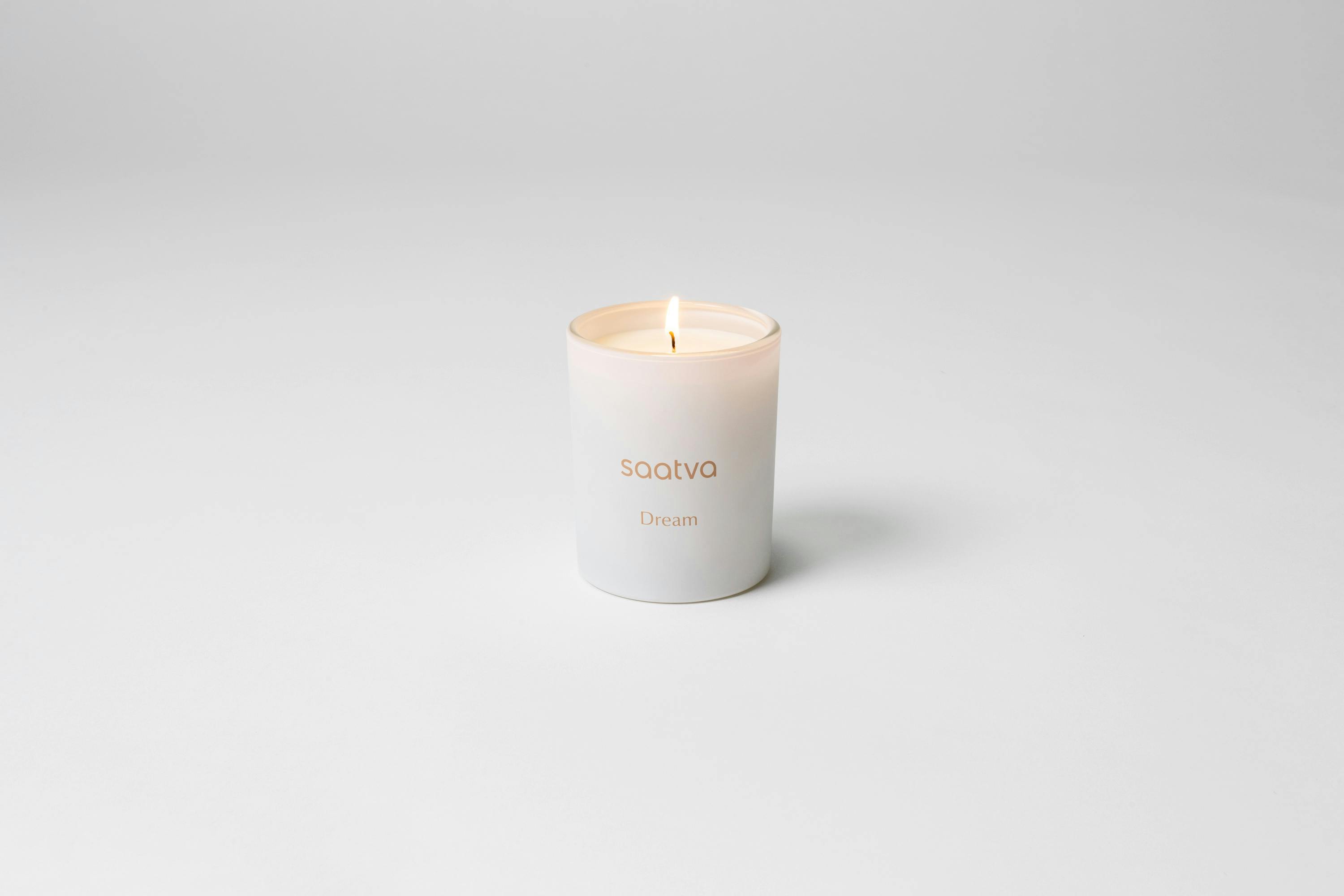 Enjoy the sweetest slumber with the Dream candle, developed to create a soothing sanctuary for your nighttime routine.