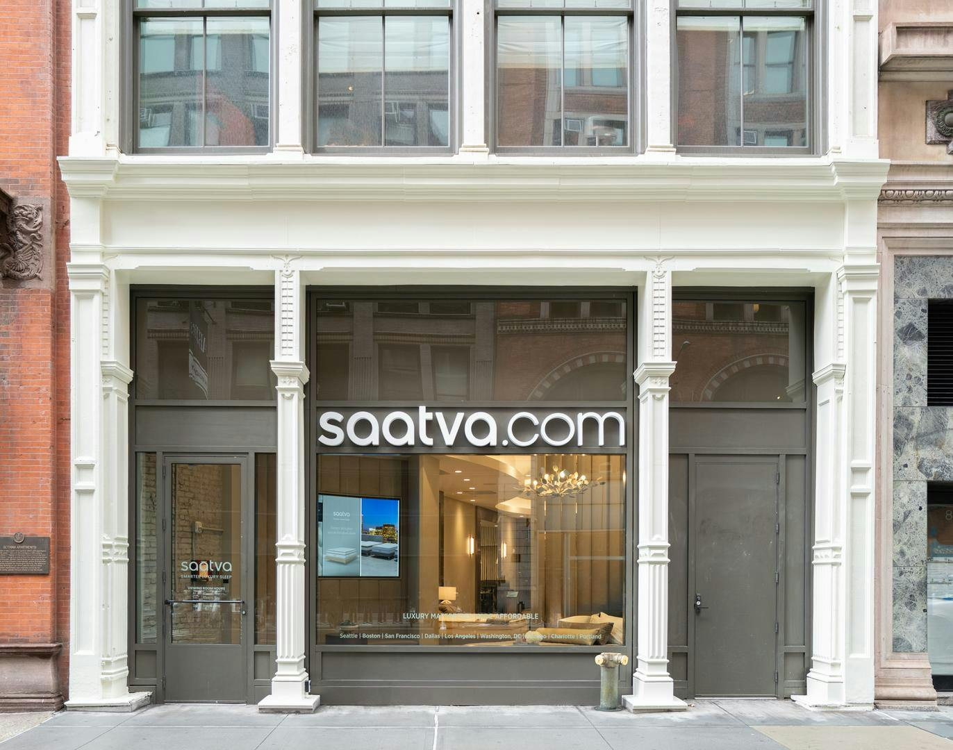 The modest exterior of the Saatva Flatiron retail location on Broadway.