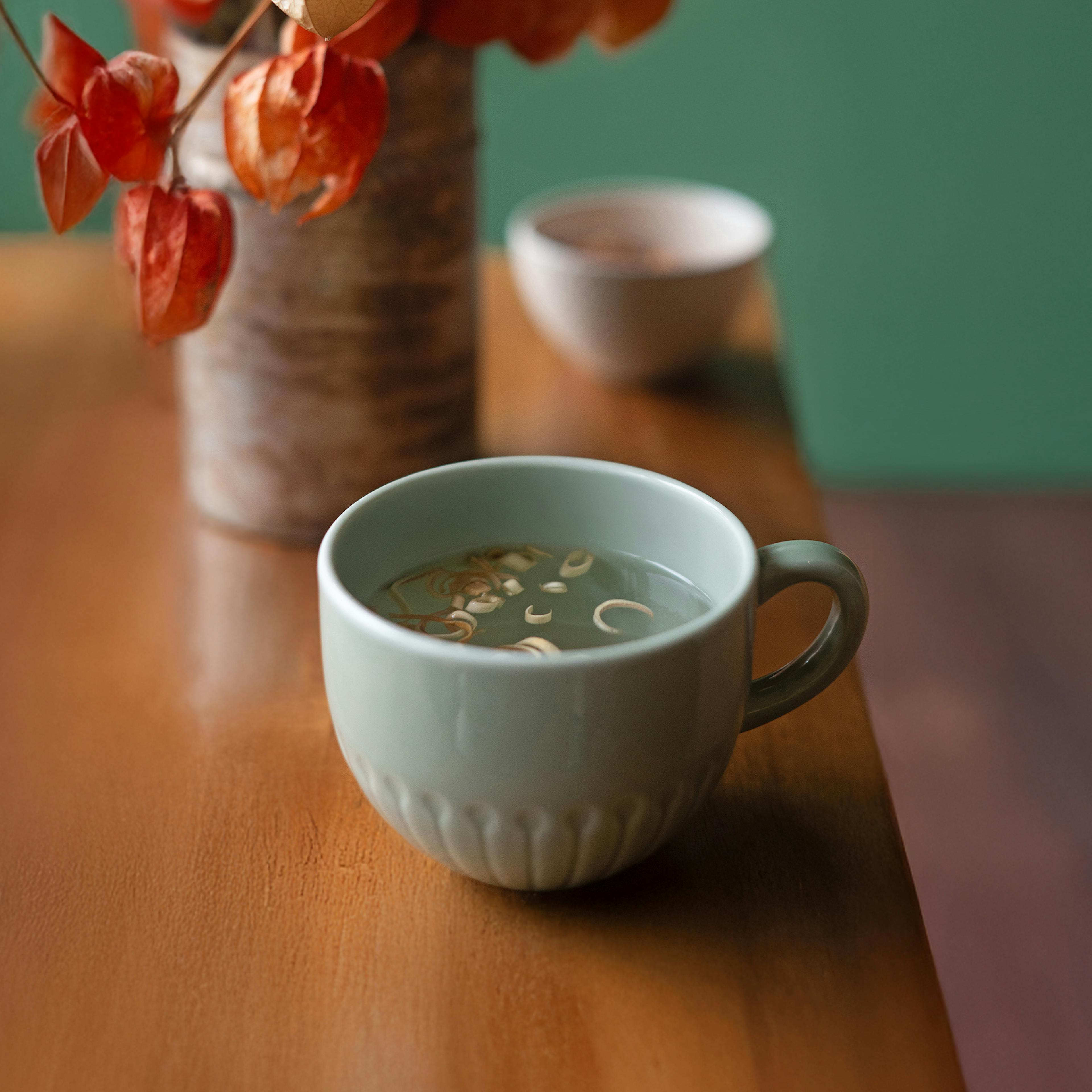 A warm cup of tea in the studio’s peaceful setting — the beginning of relaxation.