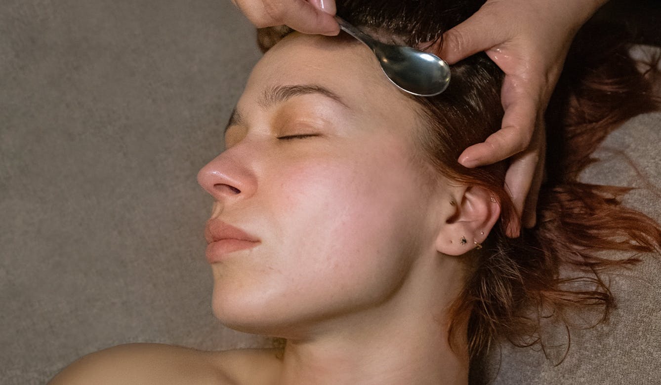 Therapist performing Indian head massage at Sabai Sabai Thai Massage Split — Ayurvedic technique using warm oils and circular motions to relieve tension and restore energy flow.