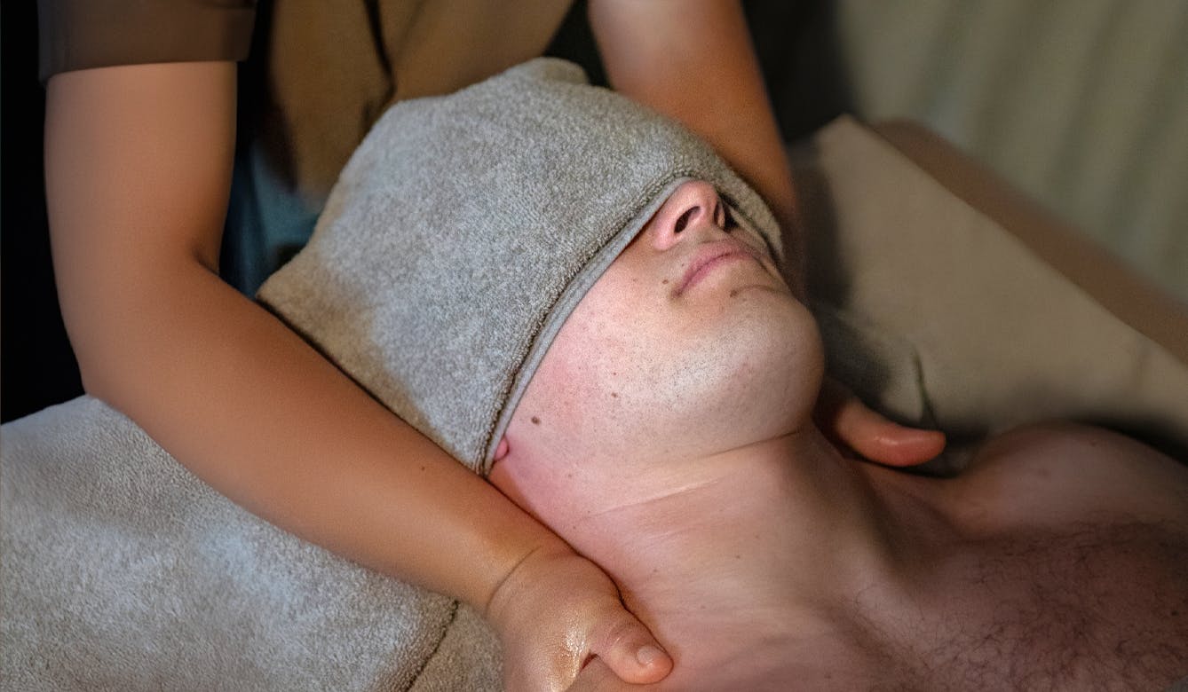 Head, neck, shoulder, and back massage at Sabai Sabai Thai Massage in Split — therapist using targeted pressure and stretches to release tension.