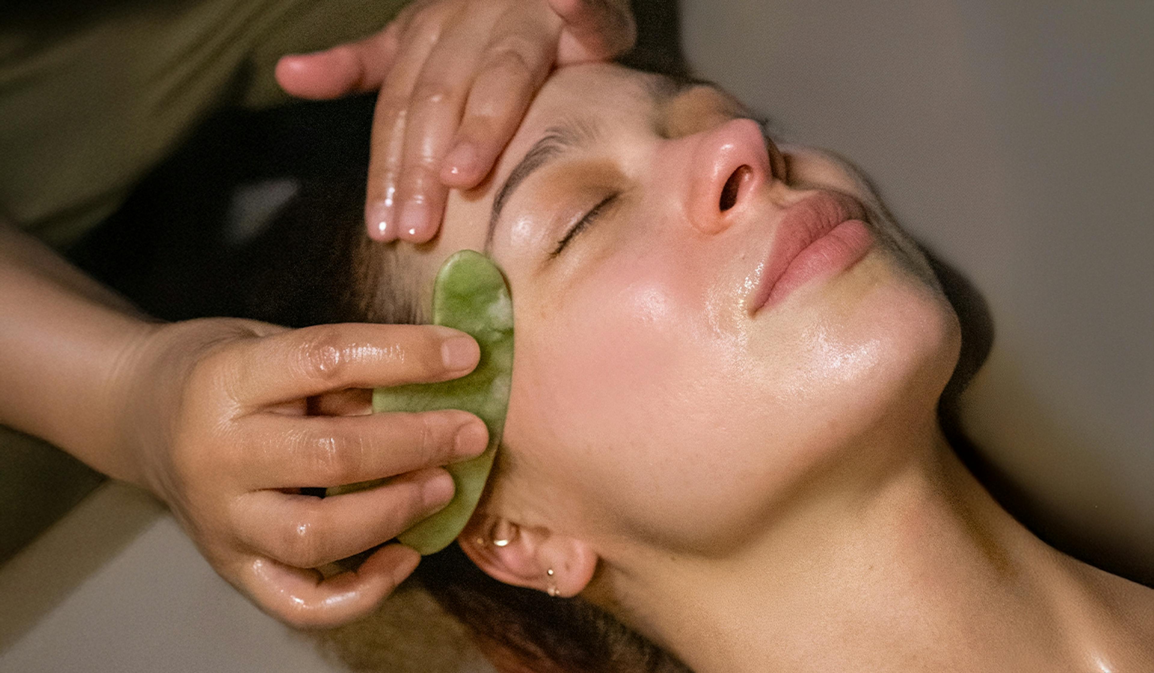 Therapist performing natural face beauty massage at Sabai Sabai Thai Massage in Split — using Gua Sha stone and manual techniques to sculpt contours, reduce fine lines, and restore radiance.
