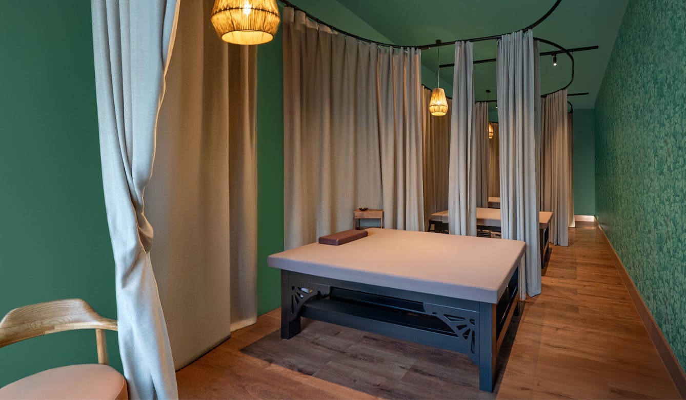 Interior of Sabai Sabai Thai Massage studio in Split — a calming space with natural materials, gentle lighting, and Thai-inspired minimal ambiance.
