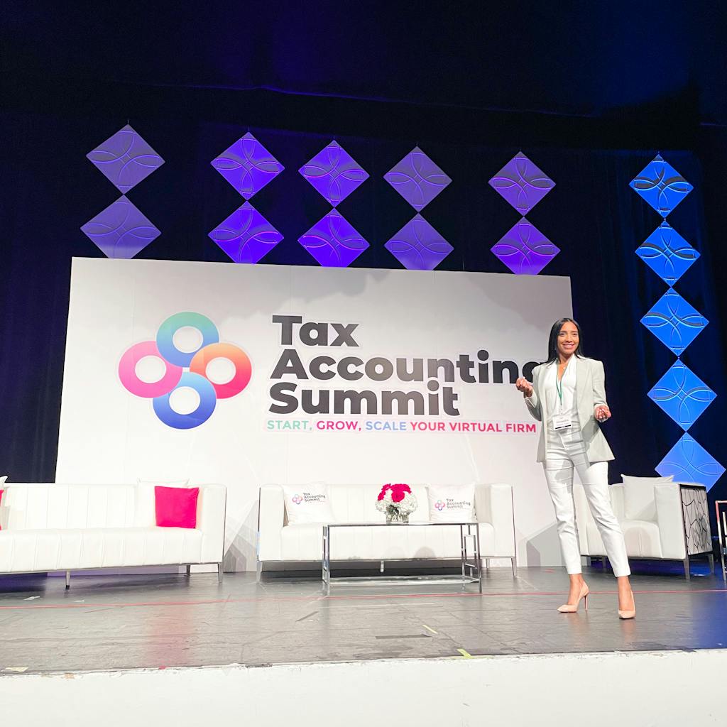 Alexandra in the stage of the tax accounting summit