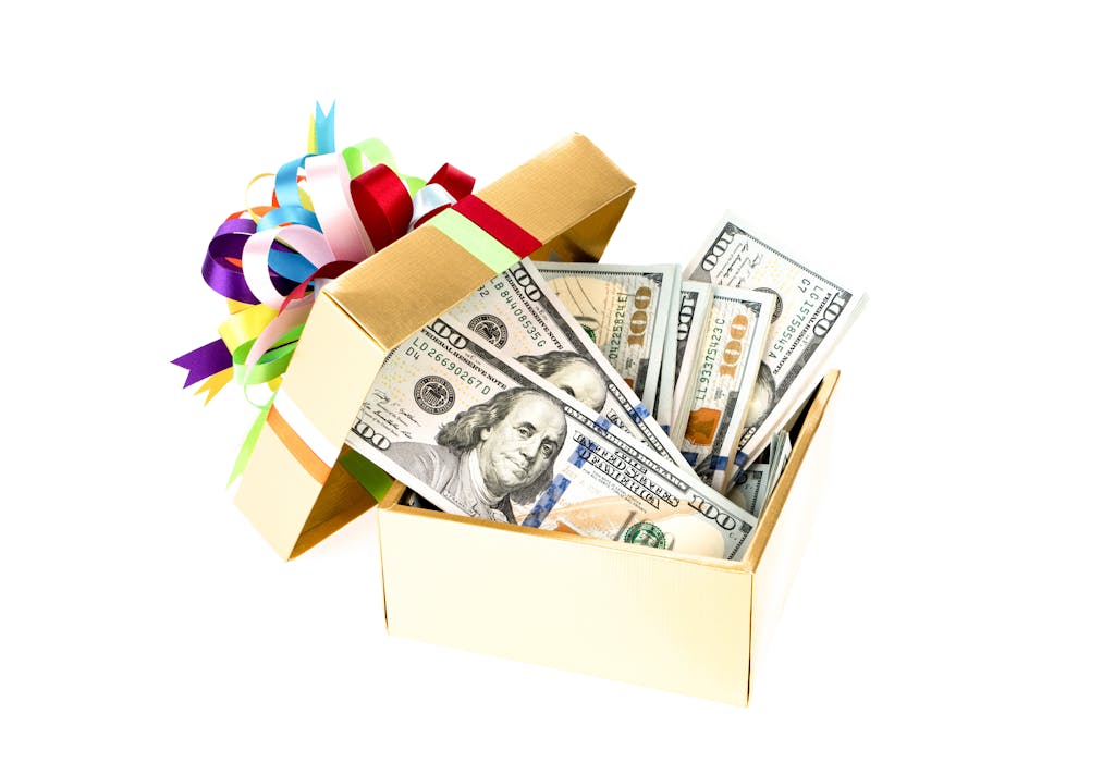 Hundred dollar bills in a decorated gift box <a href="https://www.freepik.com/photos/background">Background photo created by jannoon028 - www.freepik.com</a>
