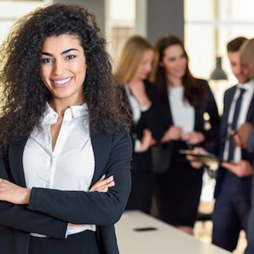 Businesswoman leader smiling in modern office with businesspeople workin g <a href='https://www.freepik.com/photos/woman-leader'>Woman leader photo created by javi_indy - www.freepik.com</a>