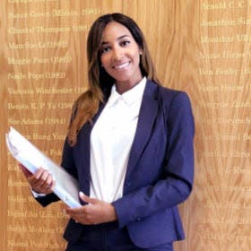 Alexandra haciendo practicas en Valen ia