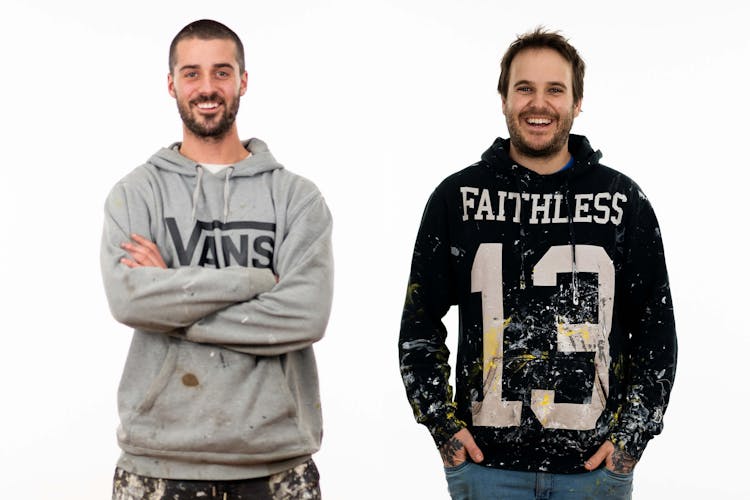 Valmont Groulx et Félix Langlois ont lancé leur propre entreprise Opaque peinture. Crédit photo : Simon Ménard