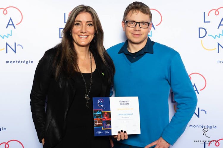 Lise Gauthier, conseillère Stratégie jeunesse de la SADC Pierre-De Saurel accompagnée du finaliste David Dussault, président de Mycocultures.